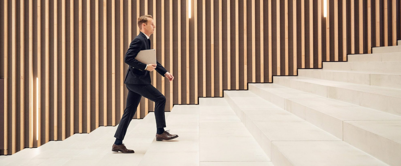 Collega's van PHM Nederland werken samen binnen een professionele organisatie met aandacht voor carrière en persoonlijke ontwikkeling.